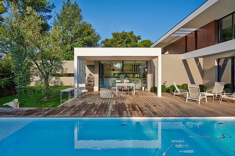 piscine et sa terrasse - Maison contemporaine par Hybre-architecte - Gradignan - photo Philippe Caume