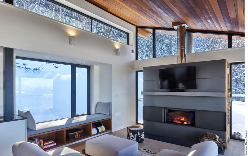 Chalet de ski laurentien par RobitailleCurtis à Saint-Donat-de-Montcalm, Canada