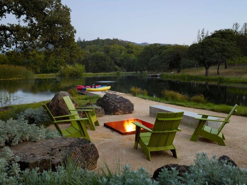 Cheminée Extérieure Ouverte & étang - Home-Sonoma Par Turnbull Griffin Haesloop - Californie, USA