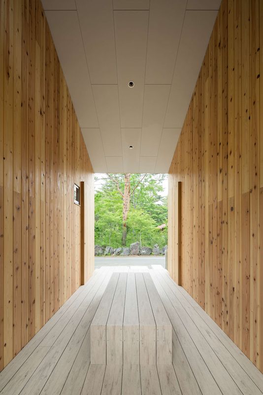 Couloir En Bois - Shed-Roof-House Par Hiroki Tominaga - Yamanashi, Japon