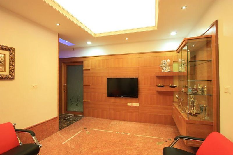 Ecran TV & Armoire Déco Salle Séjour - Royal-Splendour-House Par Ansari And Associates - Ayyampet, Inde