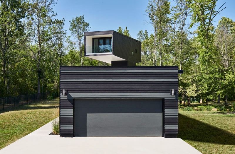 Entrée Garage & Vue Tour Chambre Principale - Bower-House Par Kariouk Associates - Lac Erie, Canada