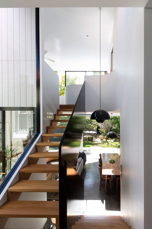 Esaclier Bois Accès étage Supérieur - Unfurled-House Par Christopher Polly Architect - Sydney, Australie