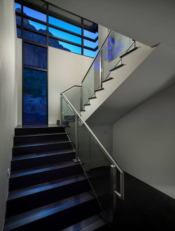 Escalier Accès étage Supérieur - Arizona-Contemporary Par Luster Custom Homes - Arizona, USA
