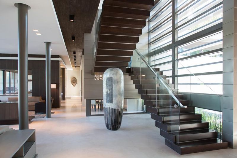 Escalier Balustrade En Verre - Ballantrae Court Par Kz Architecture - Floride, USA