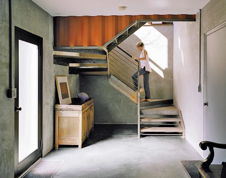 Escalier Bois Accès étage - Shipping-Container-Home Par Moseley Mathesius - New Jersey, Etats-Unis