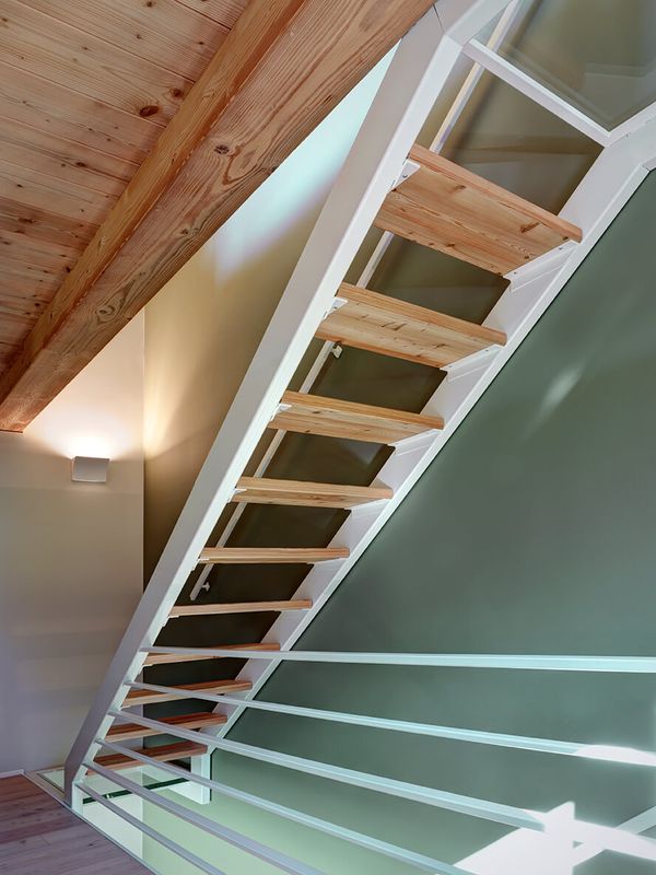Escalier Bois Accès étage Supérieur - SV-House Par Rocco Borromini - Albosaggia, Italie