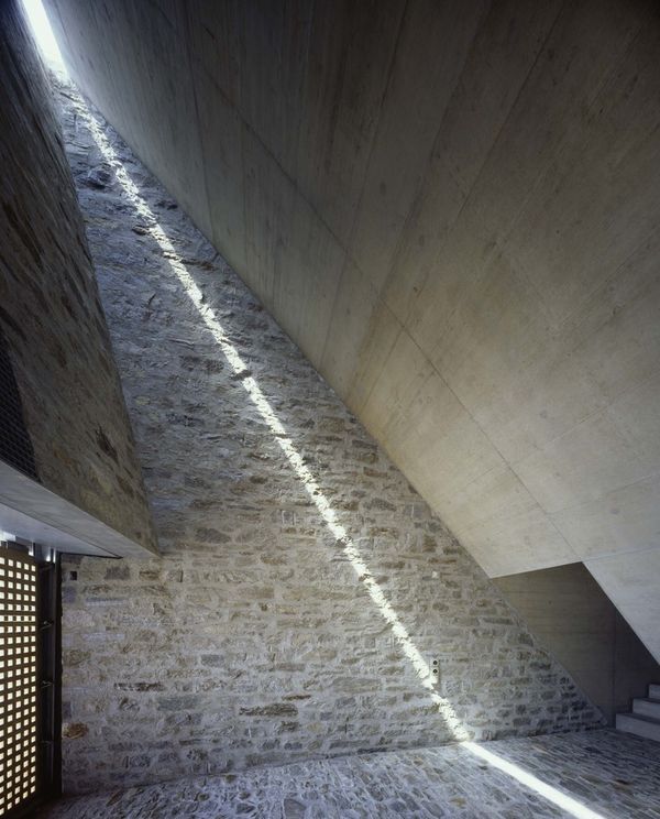Façade Enterrée - Building-Brione Par Meuron Romeo - Minusio, Suisse