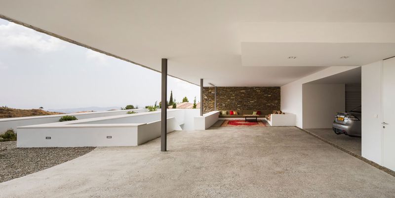 Façade Grande Terrasse & Entrée Garage - El Meandro Par Marion Regitko - Malaga, Espagne