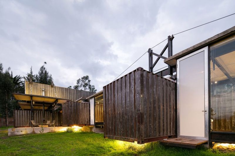 Façade Jardin & Entrée Porte Vitrée - RDP House Par Daniel Moreno Flores - Pichincha, Equateur