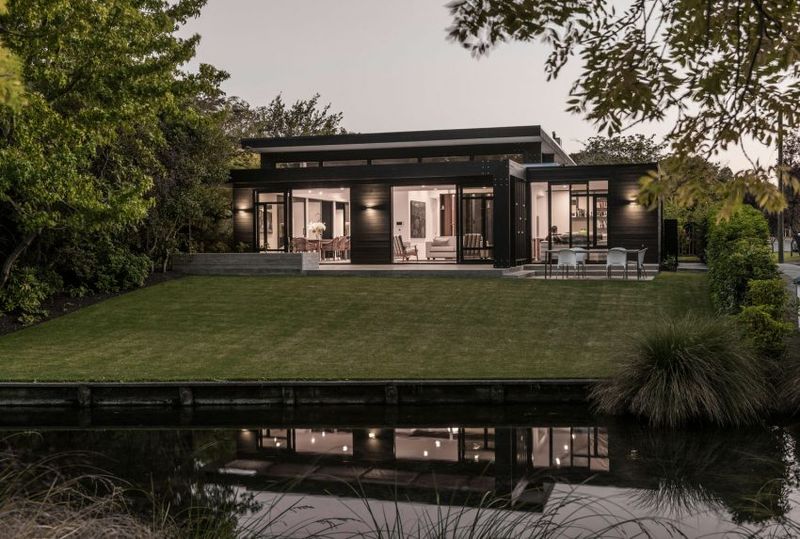 Façade Jardin & Mini Cour D'eau - Bradnor-Road Par Cymon Allfrey Architects - Fendalton, Nouvelle-Zelande
