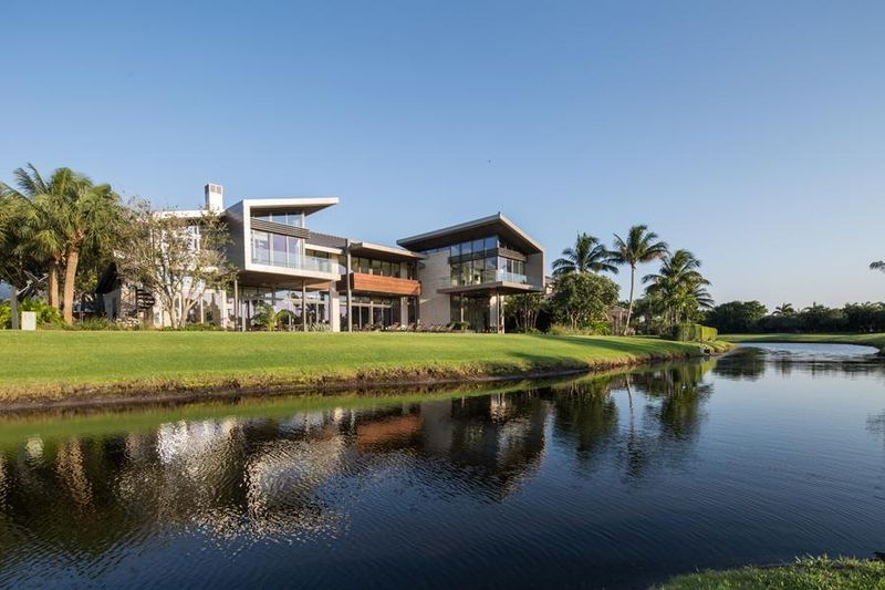 Façade Jardin & Mini Lac - Ballantrae Court Par Kz Architecture - Floride, USA