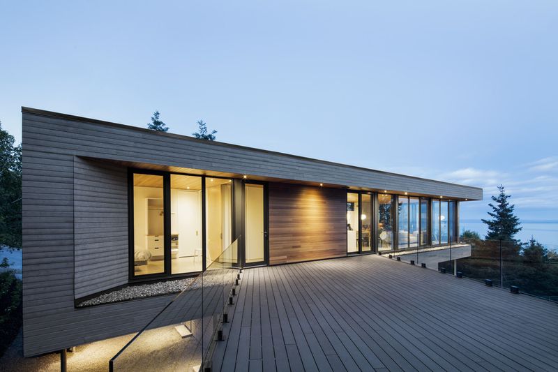 Façade Terrasse Balcon En Bois - V-Shaped-Residence Par Bourgeois Lechasseur - Charlevoix, Canada