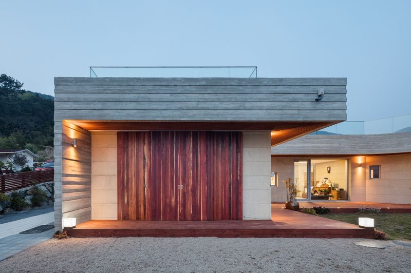 Façade Terrasse Illuminée - House-Dongmang Par 2m2 Architects - Geoje, Coree Du Sud