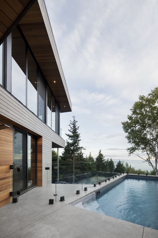 Façade Terrasse é Piscine - V-Shaped-Residence Par Bourgeois Lechasseur - Charlevoix, Canada