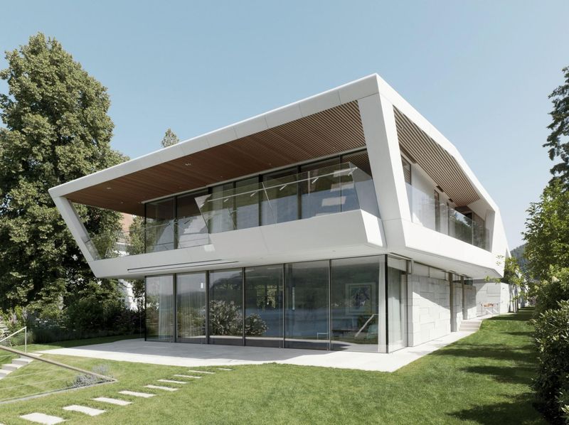 Grande Baie Vitrée Entrée - Lake-House-Portschach Par A01 Architects - Carinthie, Autriche