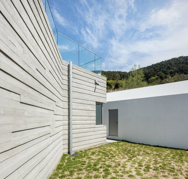 Jardin Arrière - House-Dongmang Par 2m2 Architects - Geoje, Coree Du Sud