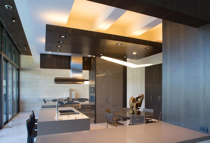 Mini Salle Séjour & îlot Central De Cuisine - Ballantrae Court Par Kz Architecture - Floride, USA