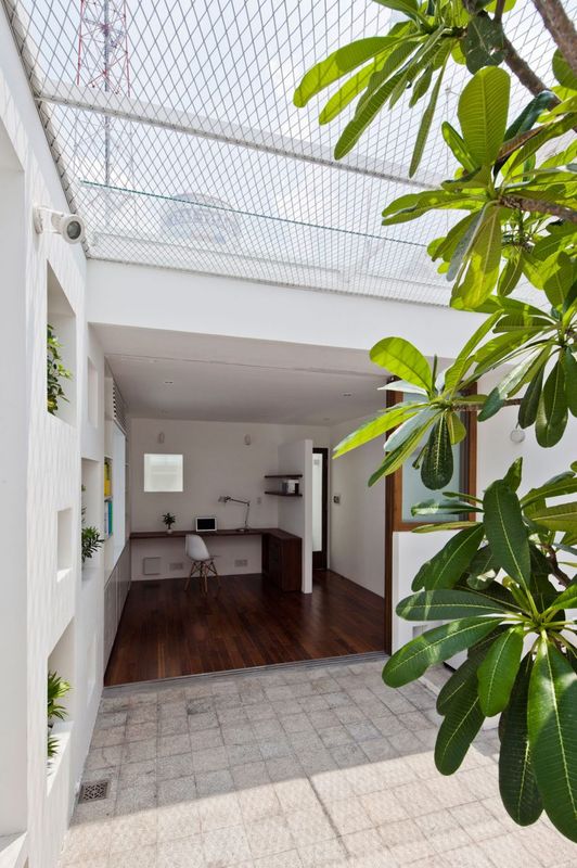 Ouverture Grillagée & Entrée Espcae Bureau - HEM-House Par Sanuki Daisuke - Ho Chi Minh, Vietnam