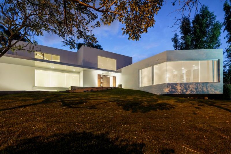 Ouvertures Vitrées - Maison Forme T Par Diego Guayasamin - Quito, Equateur