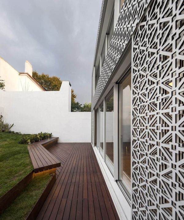 Porte Vitrée Coulissante & Terrasse Lambris - Restelo-House Par Joao Tiago Aguiar - Lisbonne, Portugal