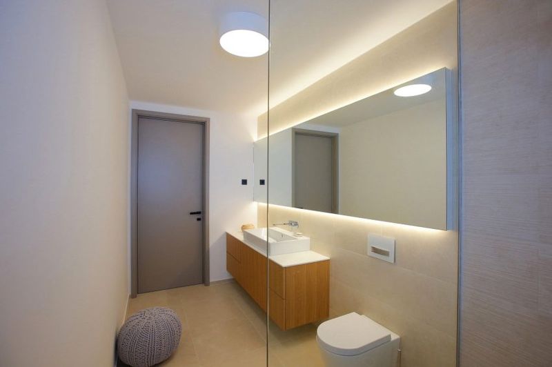Porte Vitrée Salle De Bains - Maison En T Par SoNo Arhitekti - Slovénie