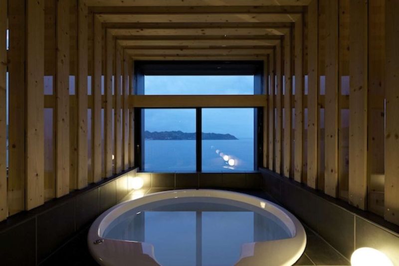 Salle De Bains & Vue Océan - Villa-SSK Par Takeshi Hirobe - Chiba, Japon