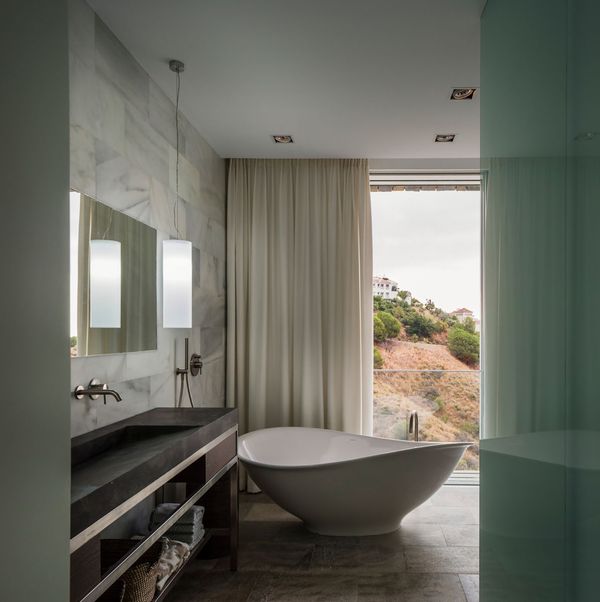 Salle De Bains & Vue Paysage - El Meandro Par Marion Regitko - Malaga, Espagne