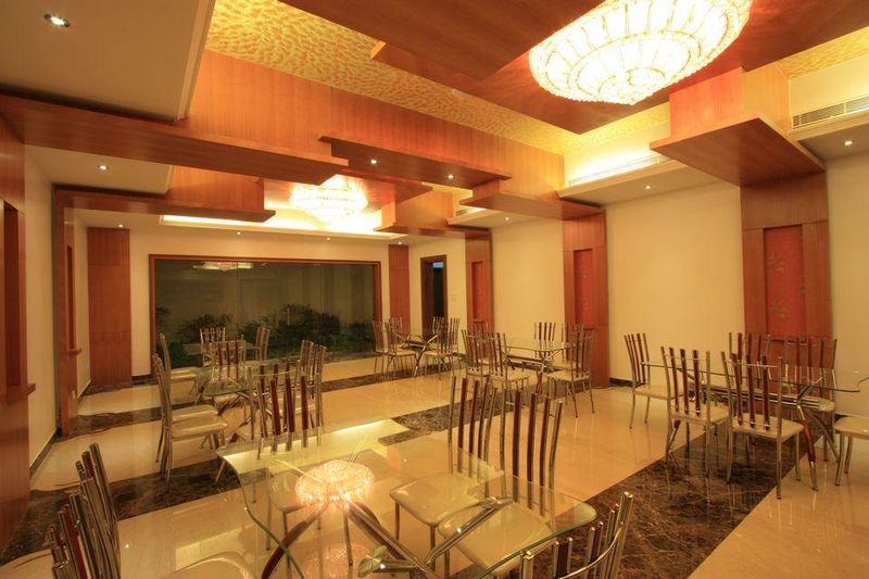 Salle à Manger Formelle - Royal-Splendour-House Par Ansari And Associates - Ayyampet, Inde