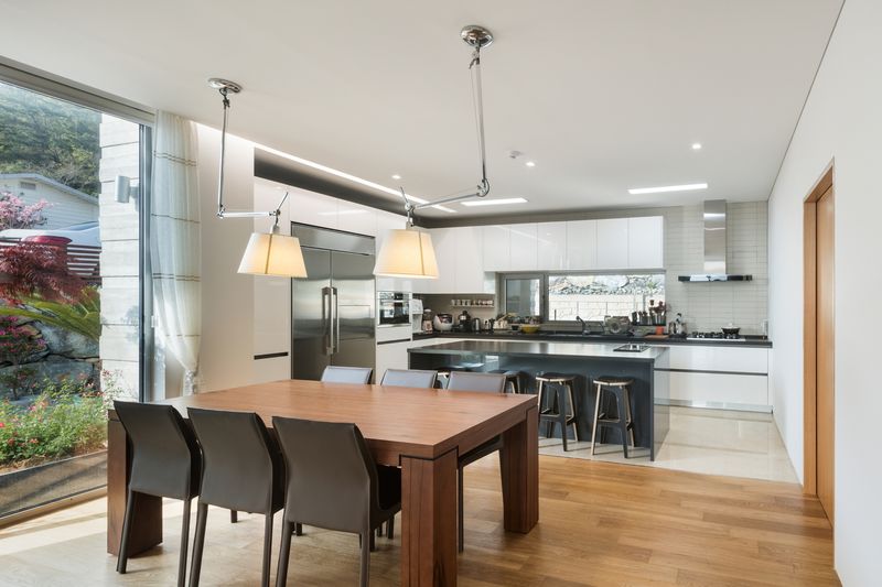 Salle Séjour & Cuisine - House-Dongmang Par 2m2 Architects - Geoje, Coree Du Sud