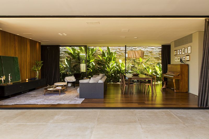 Salon-séjour & Végétation Extérieure - MCNY-House Par Mf Arquitetos - Franca, Bresil