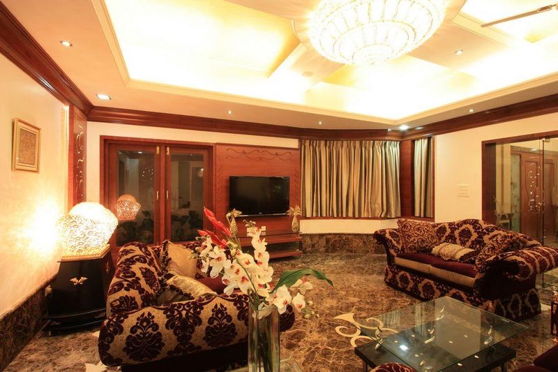 Salon Principal & Chandelier - Royal-Splendour-House Par Ansari And Associates - Ayyampet, Inde