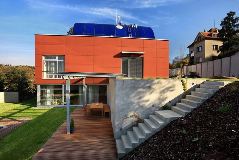 Salon Terrasse Design & Baie Vitrée Entrée - Family Villa Par Fusion Architects - Prague, Republique Tcheque