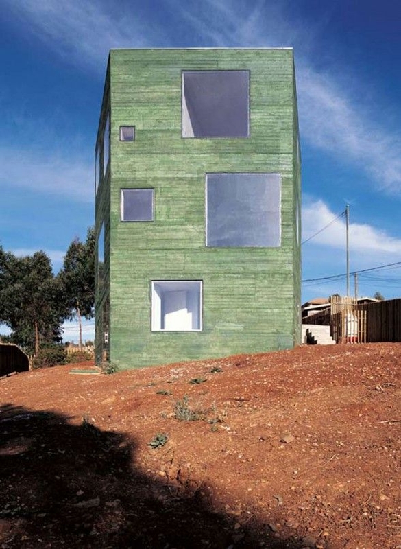Three-Storey House Architecture in Chile by Pezo von Ellrichshausen - Vertical Architecture - +d'infos