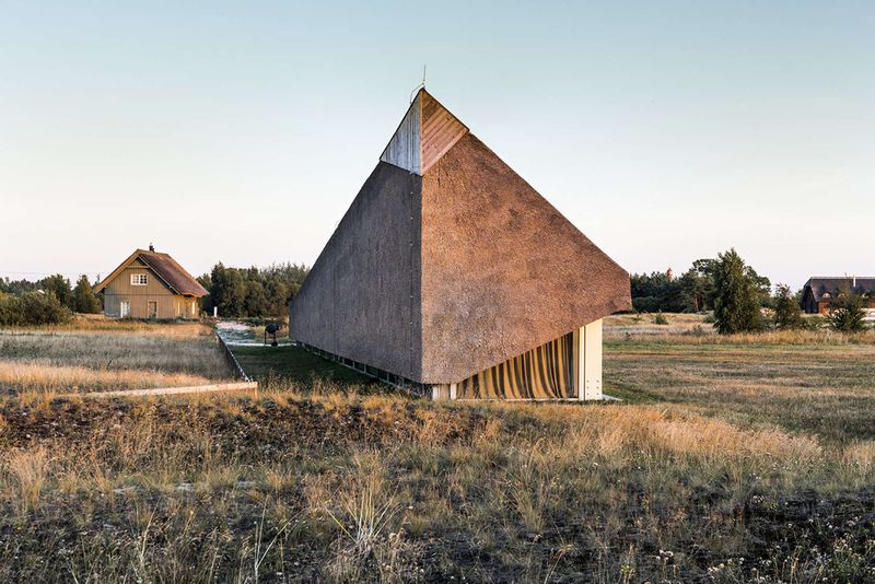 Vue Toiture Qui Rase Le Sol - Dune-House Par Archispektras - Lettonie