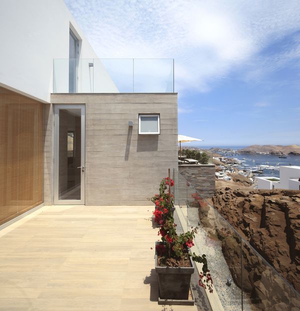 balcon - House-Poseidon par Domenack arquitectos - Pucusama, Pérou