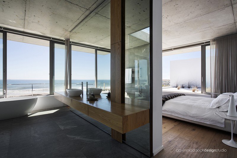 chambre et salle de bains - Pearl Bay Residence par Gavin Maddock Design Studio - Yzerfontein, Afrique du Sud