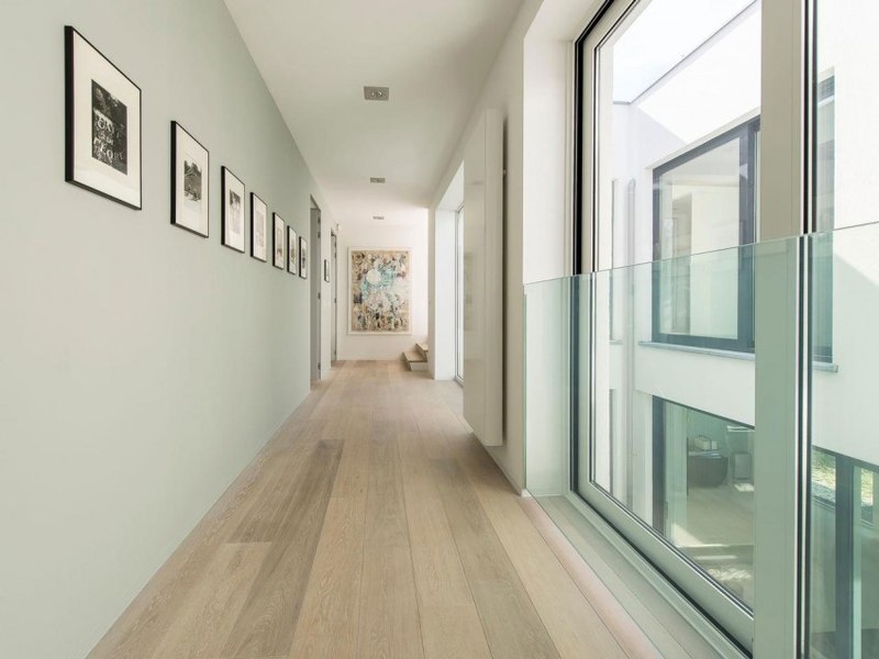 couloir étage - magnifique propriété à vendre à Uccle en Belgique