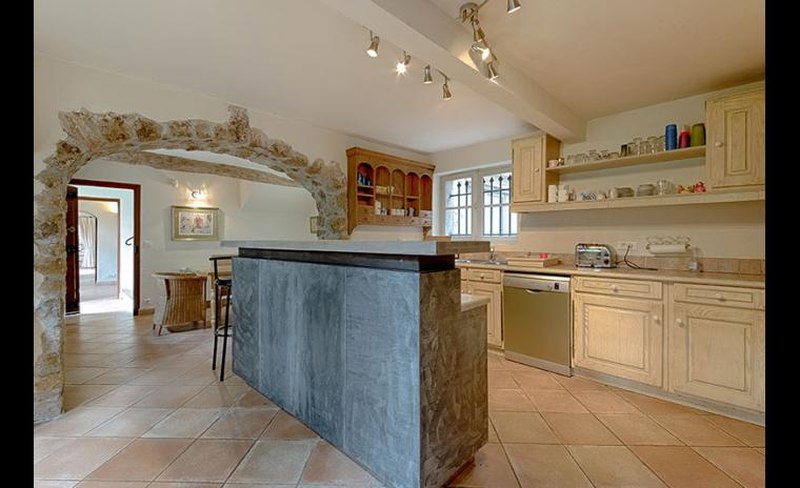 cuisine - romantique villa d’Edith Piaf