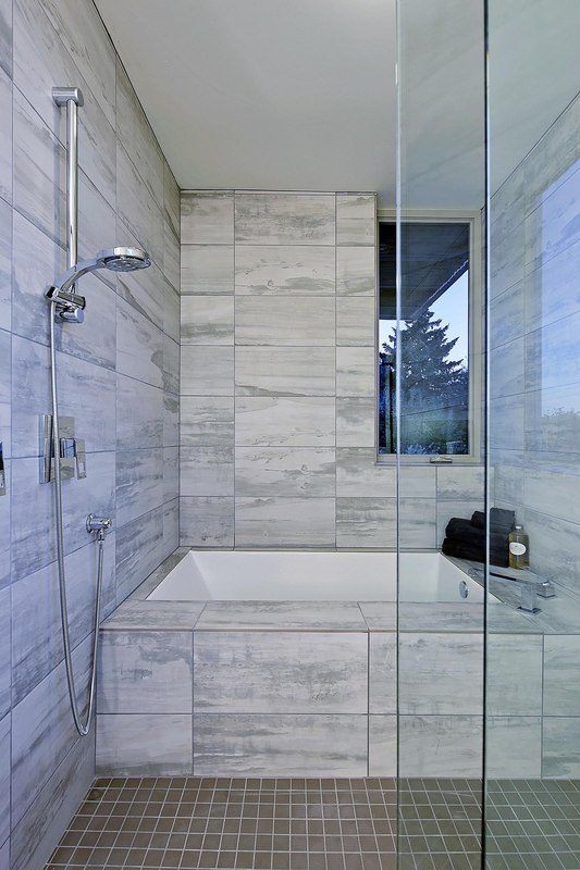 douche - Unique Reclaimed Modern par Dwell Development LLC - Seattle, Usa