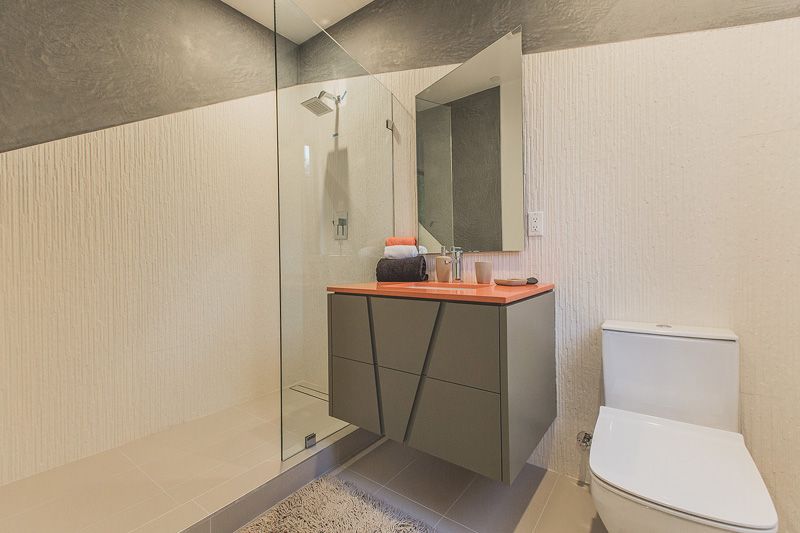 douche vitrée salle de bains - Angular-Lines par Amit Apel - Los Angeles, USA