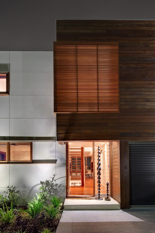 entrée de nuit - Tennyson Point Residence par CplusC - Sydney, Australie - Photo Murray Fredericks