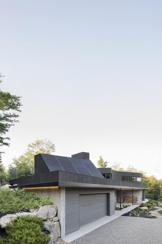 entrée garage - La-Heronniere par Alain Carle Architecte - Québec, Canada