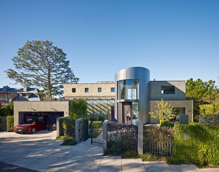 entrée garage - maison exclusive par Polsky Perlstein Architectes - San Francisco, USA