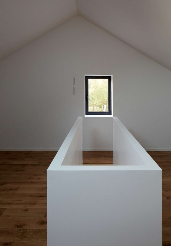 escalier accès étage - maison bois contemporaine par Avenier Cornejo - Orsay, France
