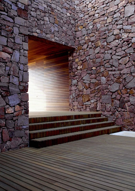 escalier entrée - Paz & Comedias House par Ramon Esteve - Sagunt, Espagne