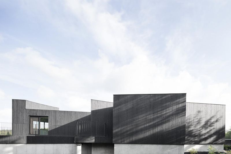 façade bois extérieure - La-Heronniere par Alain Carle Architecte - Québec, Canada