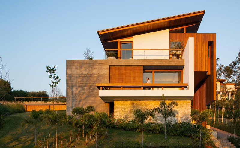 façade côté et balcons - Ft house par Reinach Mendon Arquitetos - Bragança Paulista, Brésil