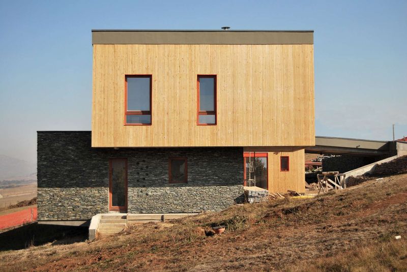 façade entrée - Hajdo-House par Blipsz Architecture - Odorheiu Secuiesc, Roumanie