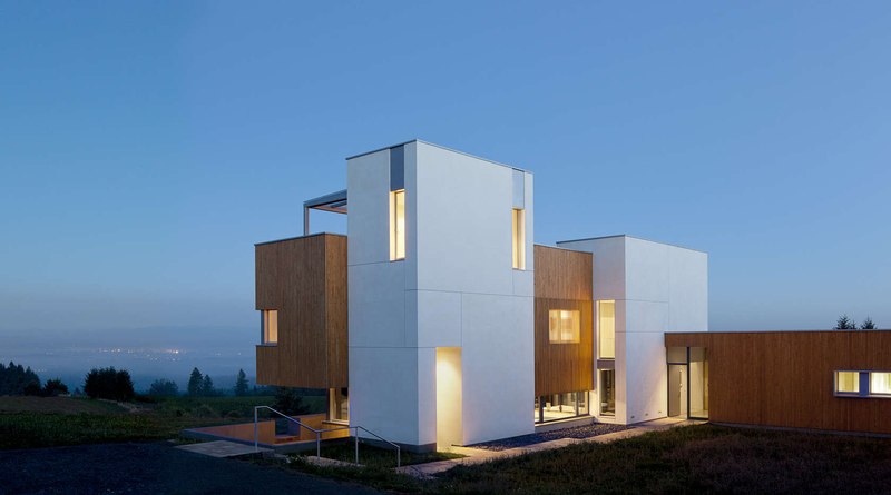 façade entrée de nuit - Karuna House par Holst Architecture - Newberg, OR, Usa